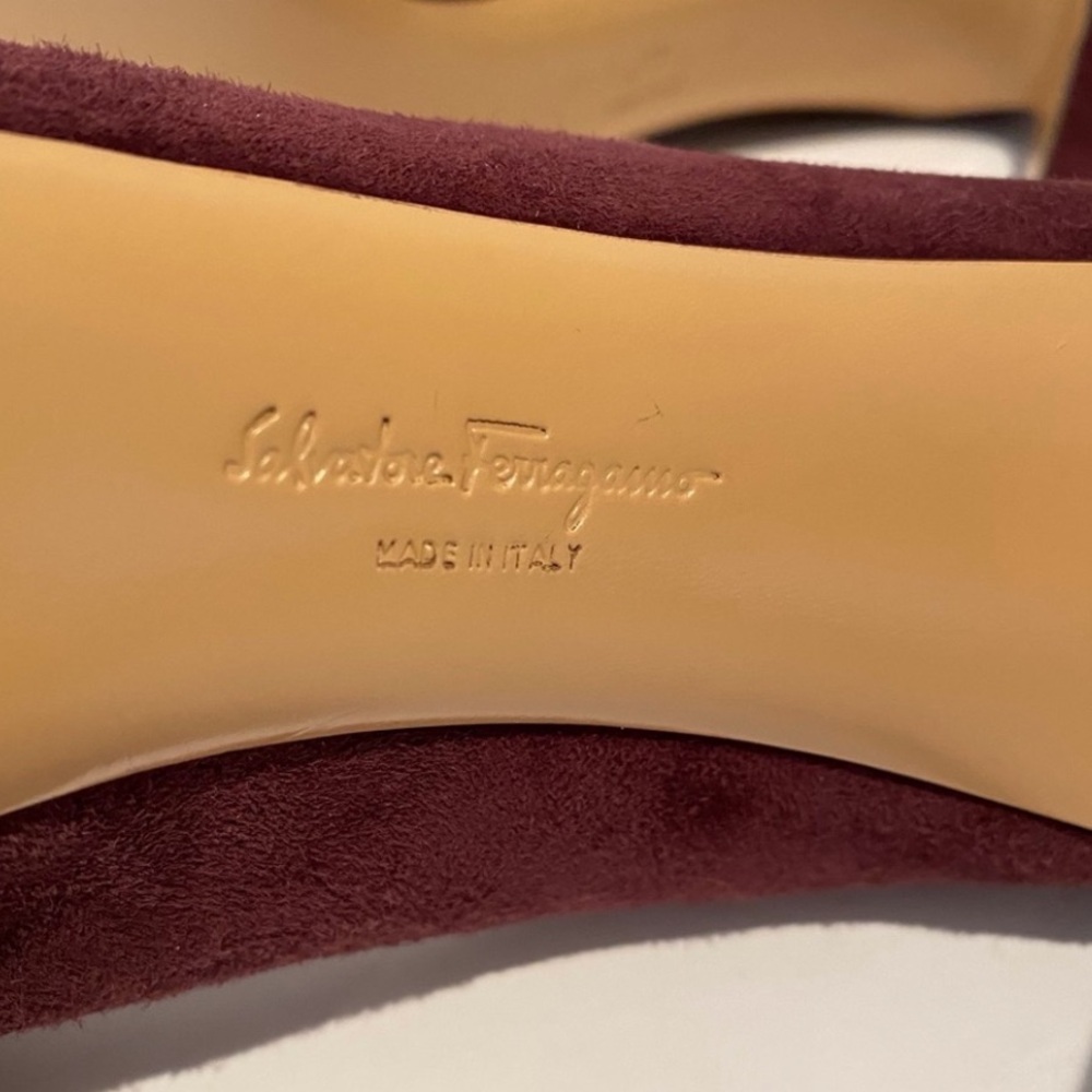 🆕 Salvatore Ferragamo Suede Pumps NIB - Picture 11 of 13